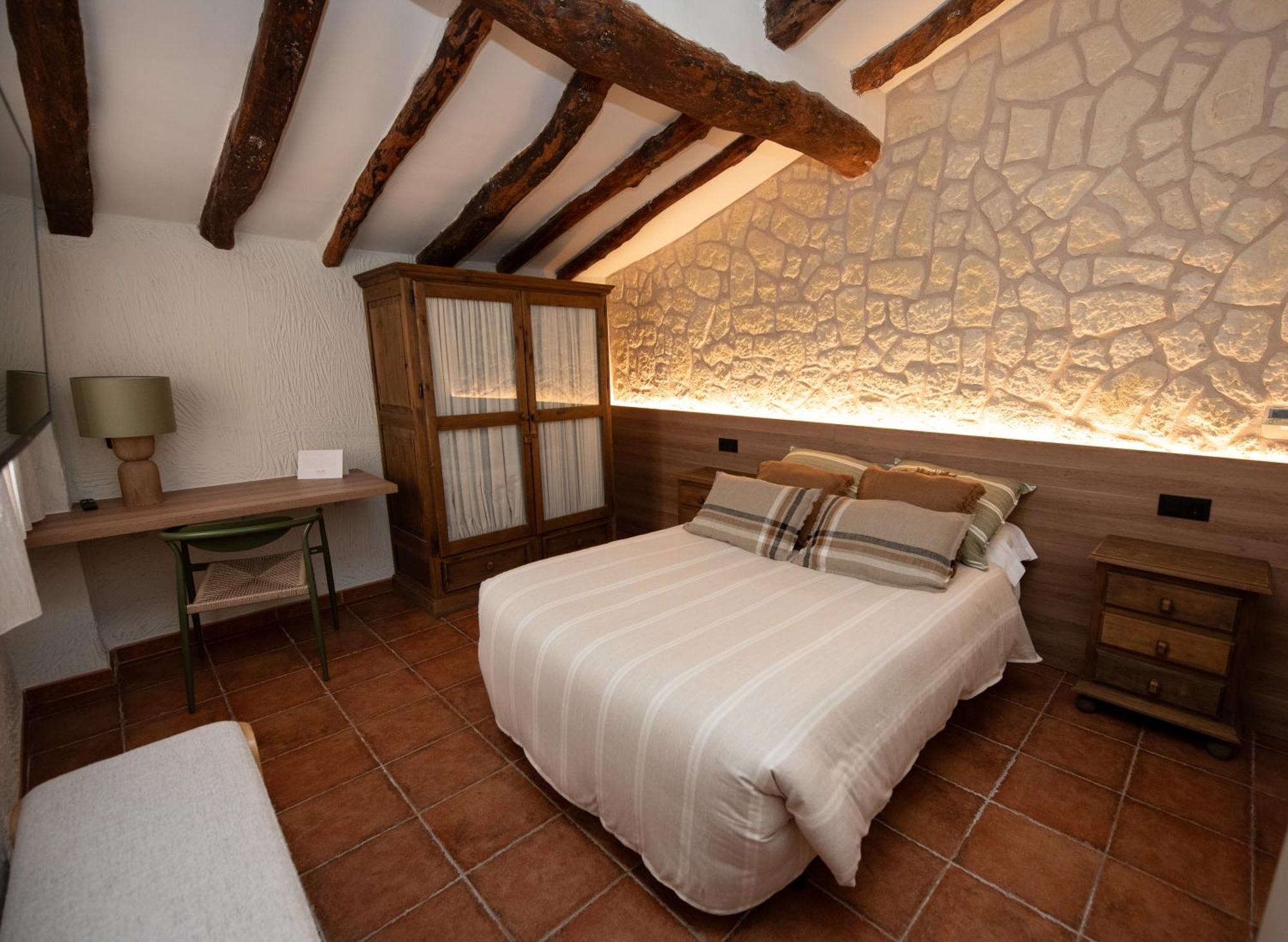 Double Room,1756538715:JPEG